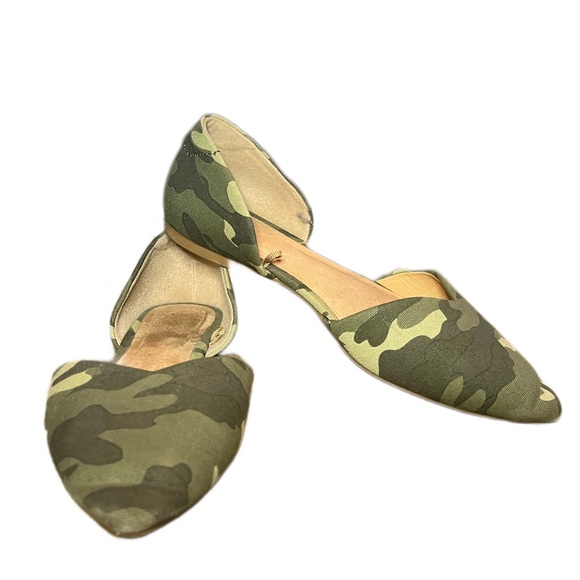 ❌SOLD❌ Old Navy - Camouflage D’Orsays - Picture 6 of 6